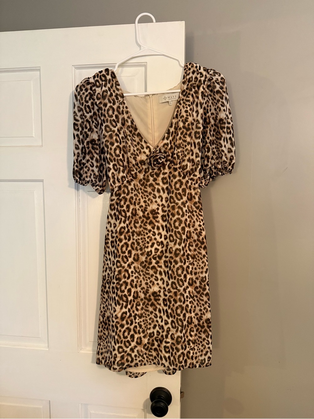 Wayf Leopard Print V-Neck Puff Sleeve Mini Dress Size M